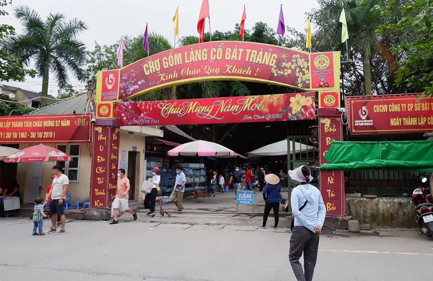 chợ gốm sứ